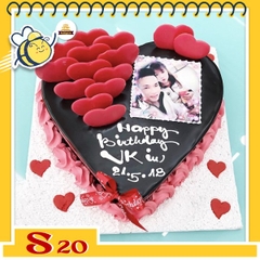 Bánh kem socola S20 trái tim phủ socola đen khắp mặt bánh cắm tim đỏ và in ảnh