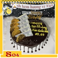 Bánh kem socola S04 phủ trên nền bánh trắng cắm nhiều tiền vàng đô la sang trọng tinh tế