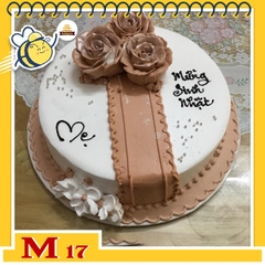 Bánh kem tặng mẹ M17 nền trắng vòng hoa màu nâu rất phù hợp với mẹ yêu