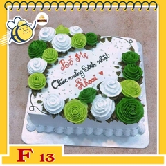 Bánh kem vuông F13 phong cách trắng xanh lá nhiều hoa ở góc đối xứng ấn tượng