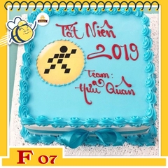 Bánh kem vuông F07 nền xanh dương viền và thắt nơ xanh kèm in ảnh logo công ty