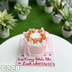 Bánh kem mini C228 thắt nơ hồng dâu tây lãng mạn