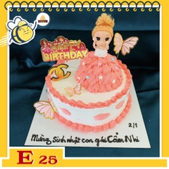 Bánh kem E25 búp bê váy đỏ hồng nhạt bướm bây phấp phới