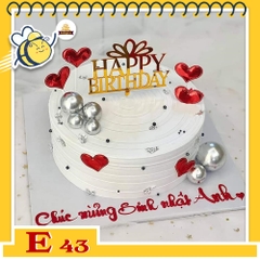 Bánh kem E43 màu trắng điểm xuyết phụ kiện bi bạc tim đỏ và khung hpbd