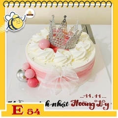 Bánh kem E54 tone hồng trắng với điểm nhấn vương miện siêu xinh cho nữ