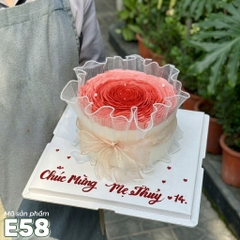 Bánh kem E58 mô phỏng bông hoa ngàn cánh màu đỏ nhìn là mê