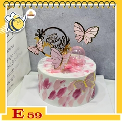 Bánh kem E59 loang màu trắng hồng cùng đàn bướm bay lượn