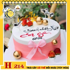 Bánh kem sinh nhật H214 trắng hồng trang trí trái tim, dâu tây và bi vàng lấp lánh