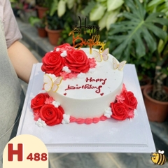 Bánh kem sinh nhật H488 hoa hồng đỏ viền kem cùng bướm xinh