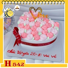 Bánh kem sinh nhật H542 trái tim tông hồng trắng, viền hoa hồng ngọt ngào