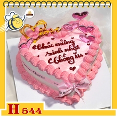 Bánh kem sinh nhật H544 trái tim hồng, viền kem nhún và trái tim bạc