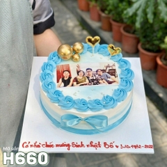Bánh kem H660 in ảnh gia đình cùng viền hoa kem xanh bắt mắt