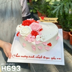 Bánh kem H693 Trái tim trắng tinh khôi điểm hoa hồng kem