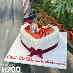 Bánh kem H700 Trái tim phủ mứt dâu và phụ kiện trái tim vàng