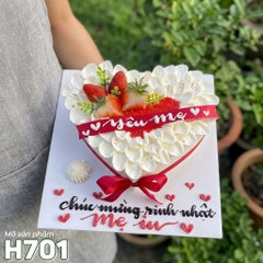 Bánh kem H701 – Trái tim trắng đỏ trang trí dâu tây tặng Mẹ yêu