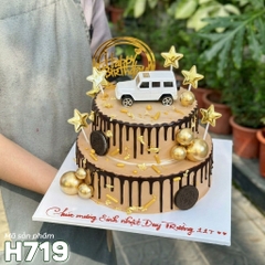 Bánh kem H719 tone nâu socola 2 tầng trang trí xe G63 và ngôi sao vàng