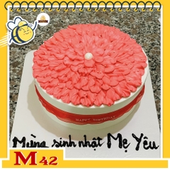 Bánh kem M42 sinh nhật mẹ yêu tạo hình đóa hoa ngàn cánh màu đỏ hồng