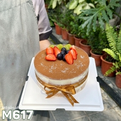 Bánh tiramisu M617 mix ngũ quả và thắt nơ vàng quý phái