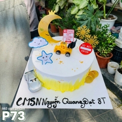 Bánh kem P73 sinh nhật con trai yêu màu trắng vàng kèm chiếc xe và sticker đẹp