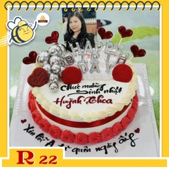 Bánh kem R22 màu đỏ trắng in ảnh cùng bộ nến hpbd màu bạc