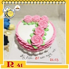 Bánh kem R41 vẽ con số bằng những đóa hoa màu hồng kỷ niệm ngày cưới