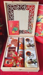 T122  2 Tỏi đen, 2 đậu phộng Tân Tân, Bánh Kokola , 1 hũ trái cây sấy