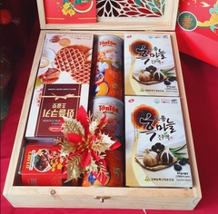 T122  2 Tỏi đen, 2 đậu phộng Tân Tân, Bánh Kokola , 1 hũ trái cây sấy