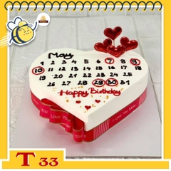 Bánh kem T33 khuôn trái tim trắng vẽ lịch tháng đơn giản cùng nơ màu đỏ