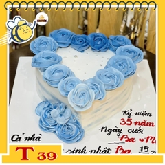 Bánh kem T39 trái tim viền bằng nhiều đóa hoa màu xanh lam quá đẹp