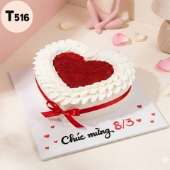 Bánh kem 8/3 T516 trái tim nhung đỏ viền kem cánh hoa kiêu sa