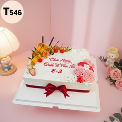 Bánh kem 8/3 T546 – Form vuông hiện đại kết hợp trái cây và hoa hồng ngọt ngào
