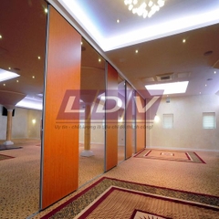 Tấm vách ngăn di động nâu gỗ pha vàng