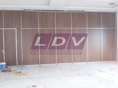 Kiểu vách di động gỗ MFC nâu sẫm