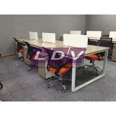Một tấm vách ngăn văn phòng hiện đại