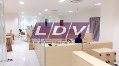 Vách ngăn văn phòng gỗ và lớp kính trong