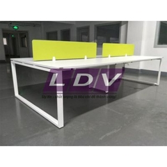 Một tấm vách ngăn văn phòng nhỏ gọn
