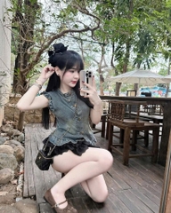 Set áo jean loang chân váy đen ren tầng
