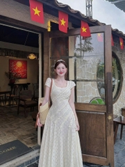 Đầm ren hoa kem tua bèo