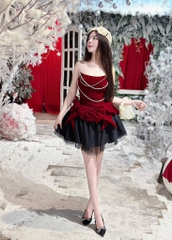 Đầm cúp nhung đỏ tùng lưới đen xòe