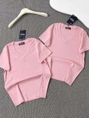 Áo thun cổ tim trơn - Form vừa