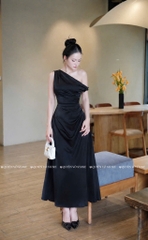 Đầm lụa lệch vai xếp ly eo - Đen