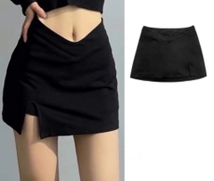Chân váy ngắn chẻ v