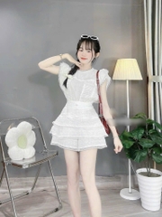 Set áo xô trắng bo eo x chân váy tầng