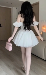 Đầm trắng cúp ngực có mút nút bọc