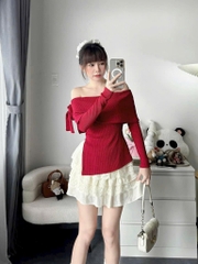 Set áo đỏ gân lệch vai chân váy kem