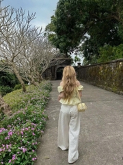 Set áo nhún tay phồng quần suông trắng