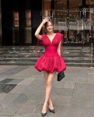 Đầm đỏ xòe phồng cổ V