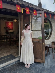 Đầm ren hoa kem tua bèo