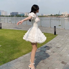 Đầm trắng ren hoa bèo tầng xòe