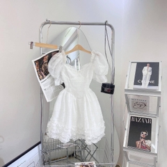 Đầm trắng ren hoa bèo tầng xòe